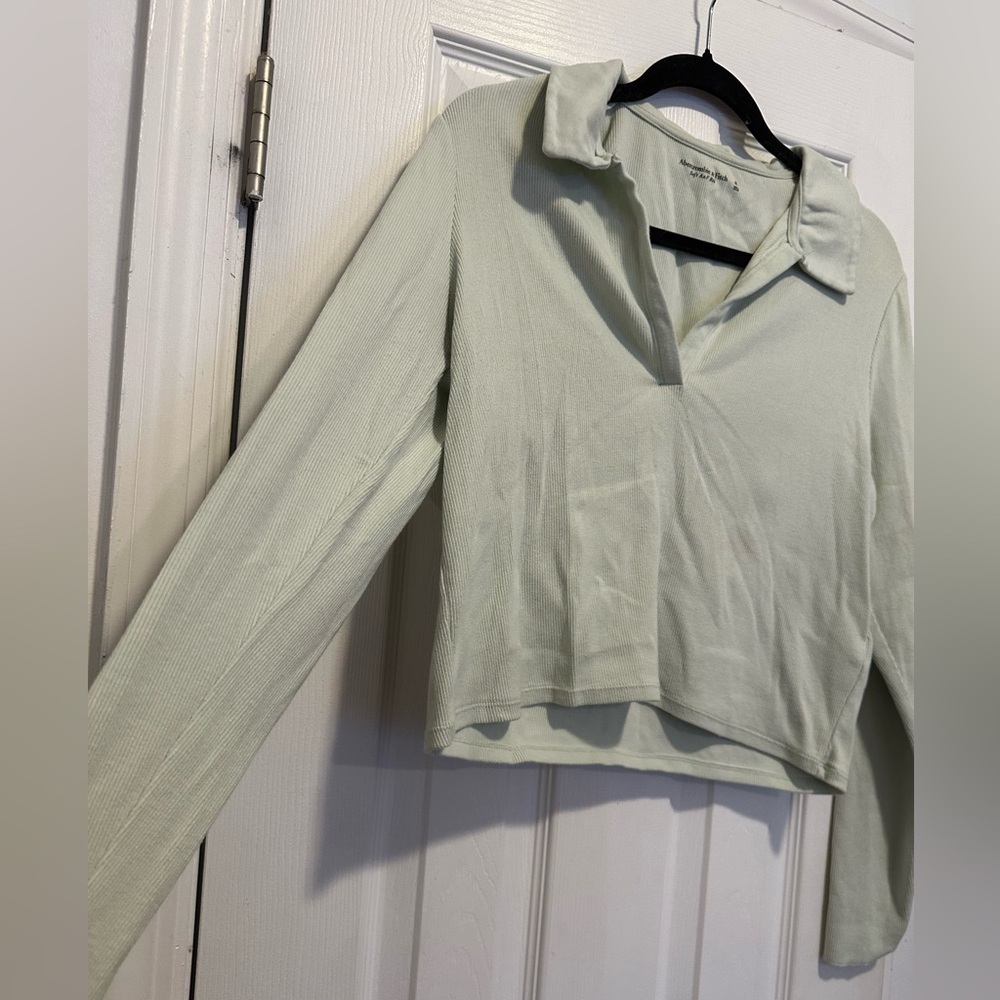 Abercrombie & Fitch Soft A&F Rib Long-Sleeved Collar Top